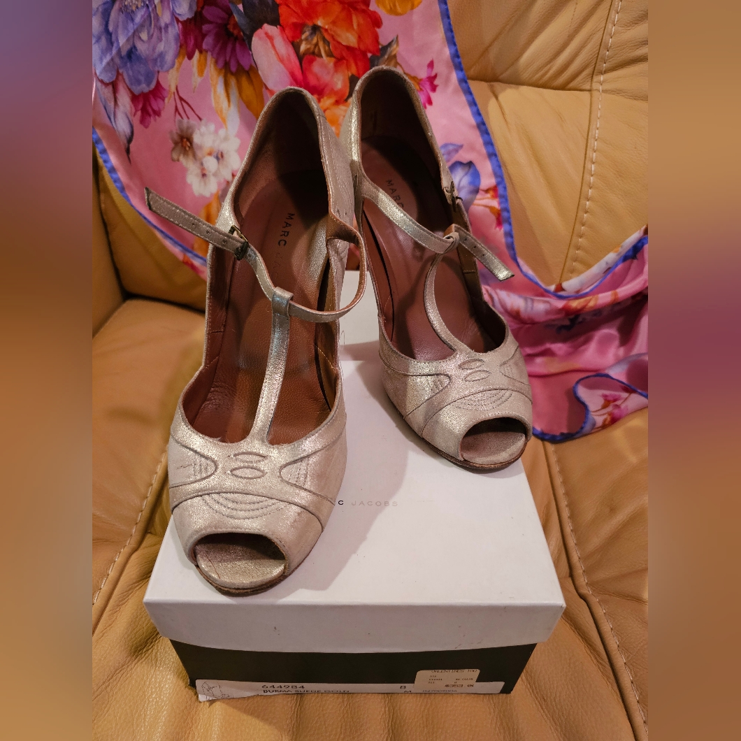 Marc Jacobs Women's Gold Peep Toe Heels